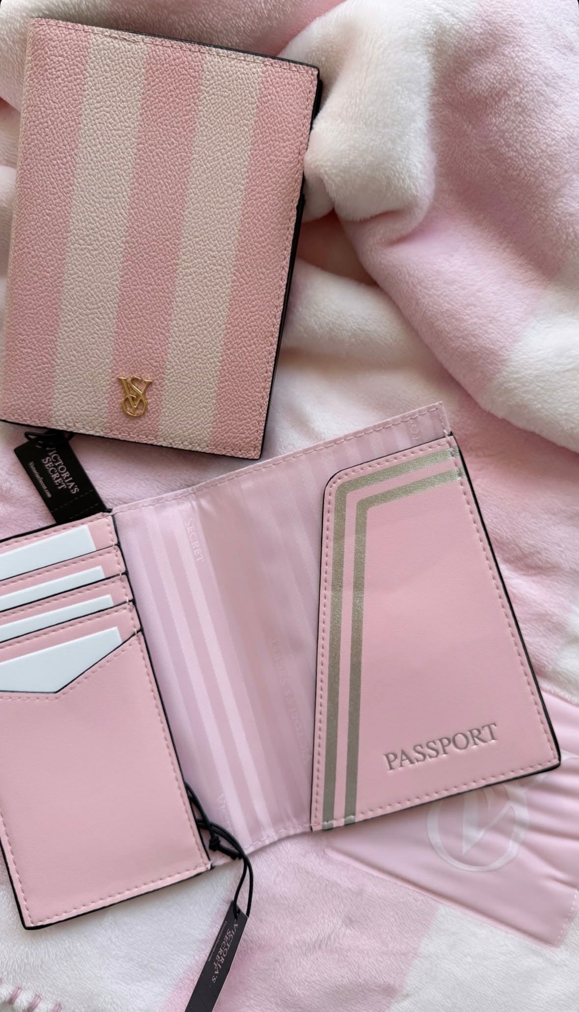 Étui pour passeport de Victoria's Secret✈️